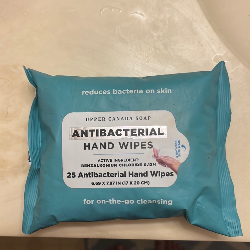 Antibacterial hand wipes